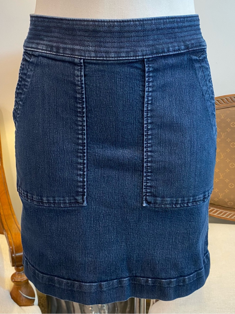 Loft Dark Wash Denim Mini Skirt Size 0 26" Waist